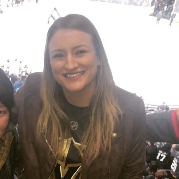 Meet your Posher, Taylar - Picture 2 of 3